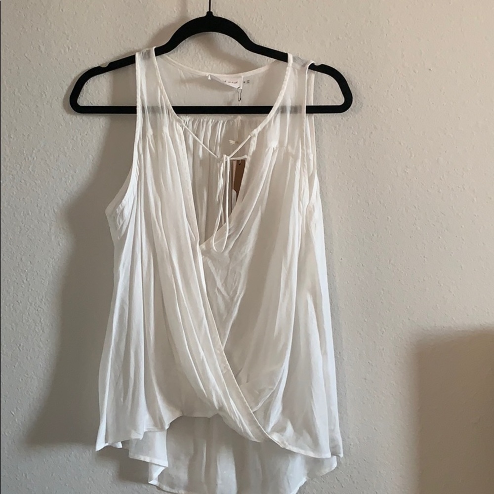 White light flowy tank